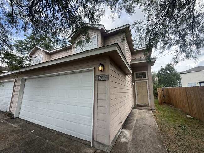 Building Photo - 127 Cedargrove