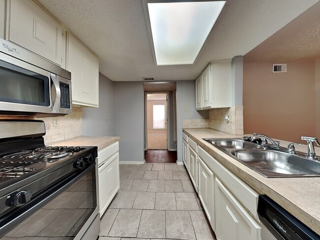 Photo - 1810 Hemlock Dr