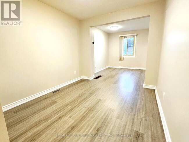 Photo - 16 Carlingwood Ct