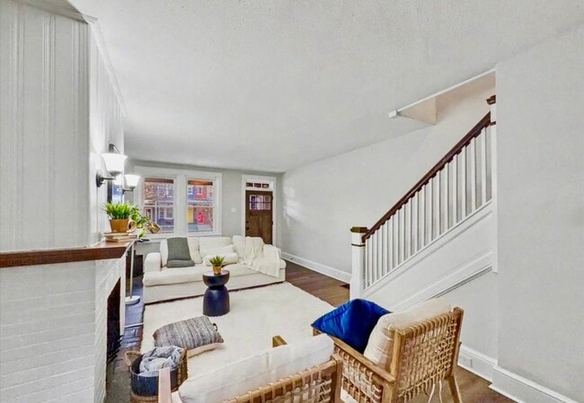 Photo - 596 N Plum St