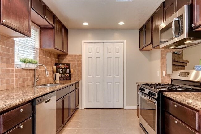Building Photo - 931 Grand Jct Dr Rental
