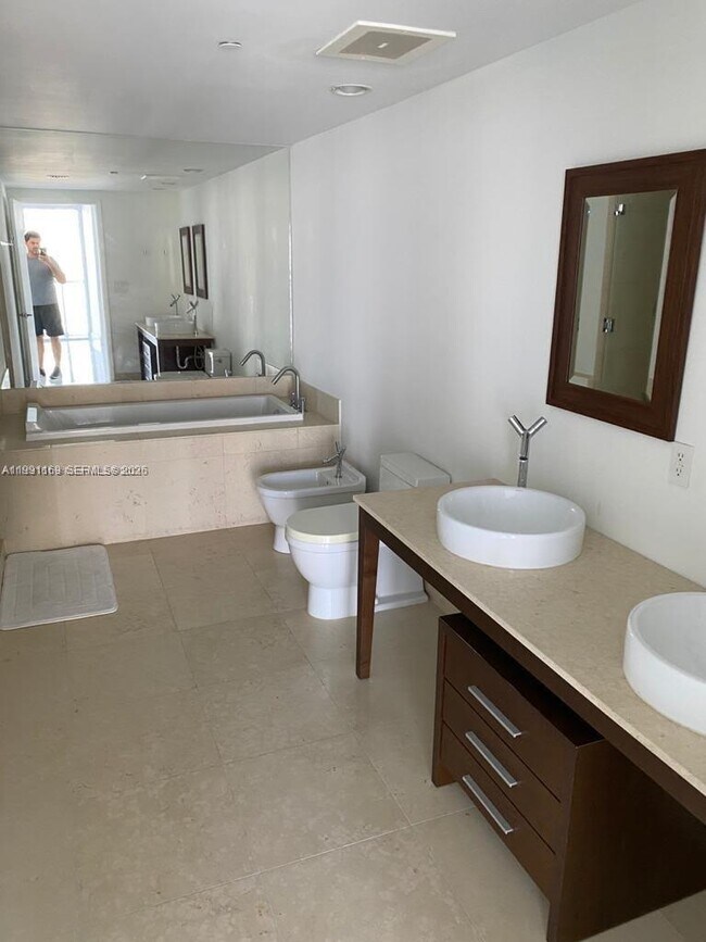 Photo - 495 Brickell Ave Unidad 2902