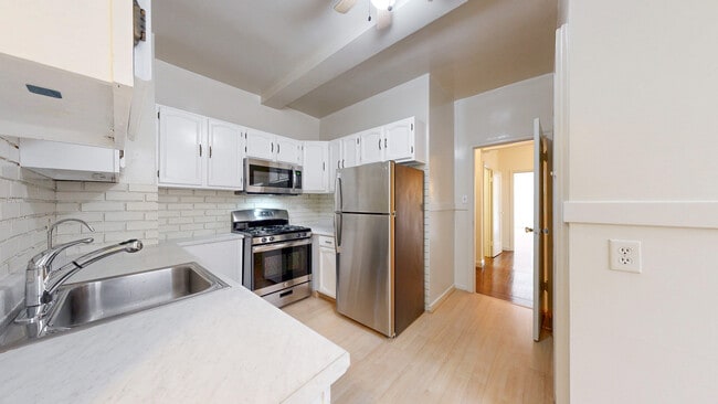 Building Photo - 1860 Jackson St Unit 201