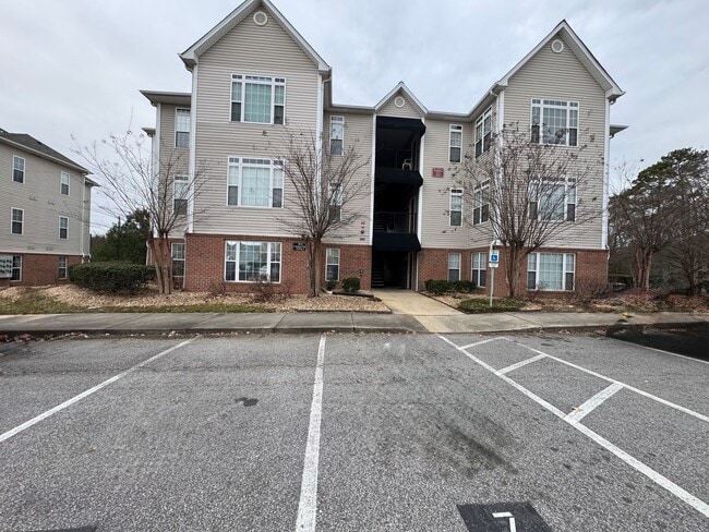 Building Photo - Special Rate! SPACIOUS 1 Bed 1.5 Bath Condo with Sunroom and AMENITIES!!!