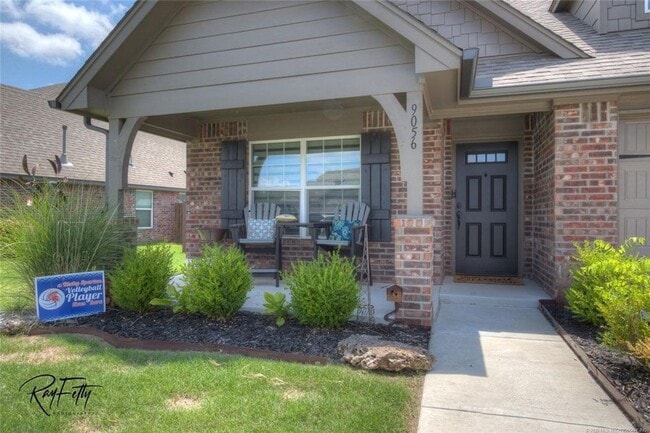 Photo - 4 Bedroom 3 car garage in BIXBY schools.