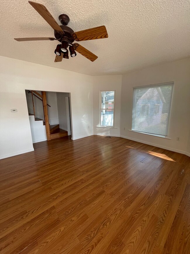 Building Photo - 706 Railroad Ave Unit 1 Rental