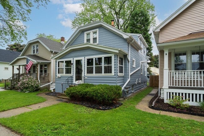 Building Photo - 3663 E Underwood Ave