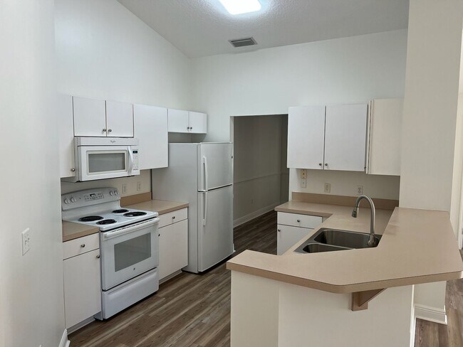 Photo - Newly renovated - Close to UF Health Shands, VA and Vet School!