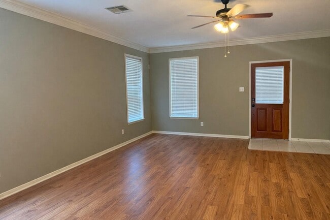 Photo - 915 Saginaw Bay Ct