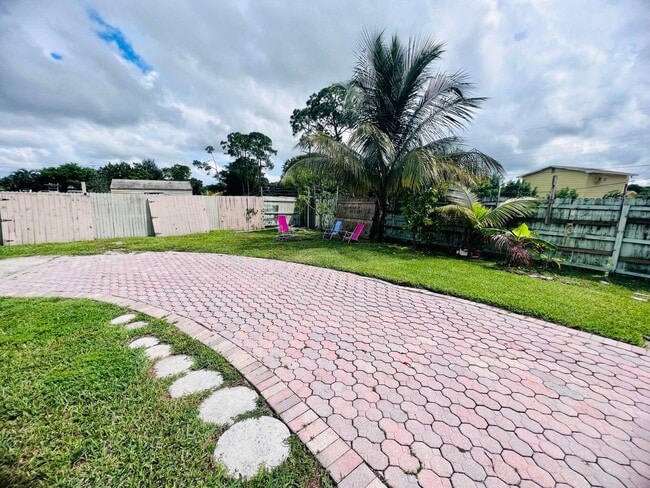 Photo - 1501 Meridian Rd