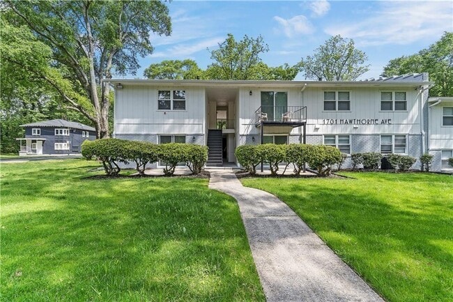 Building Photo - 1701 Hawthorne Ave Unit 9