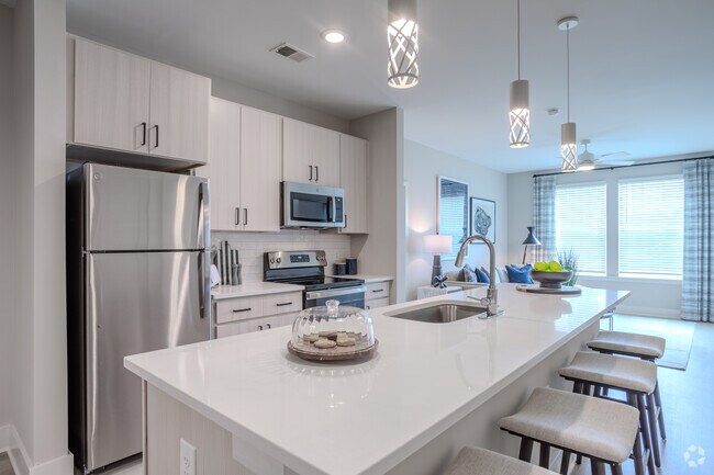 2BR, 2BA - 1065SF Duet - Kitchen