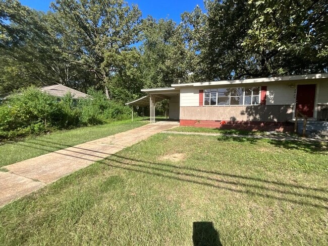 2862 Oak Forest Dr