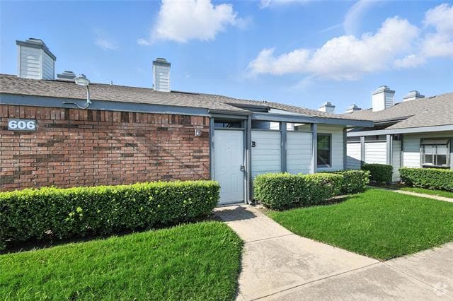 Building Photo - 606 Bellaire Dr Unit B Rental