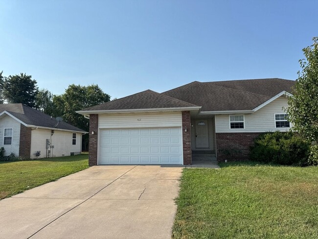 Building Photo - 2 bedroom 2 bath Duplex in Clever Won't la... Rental