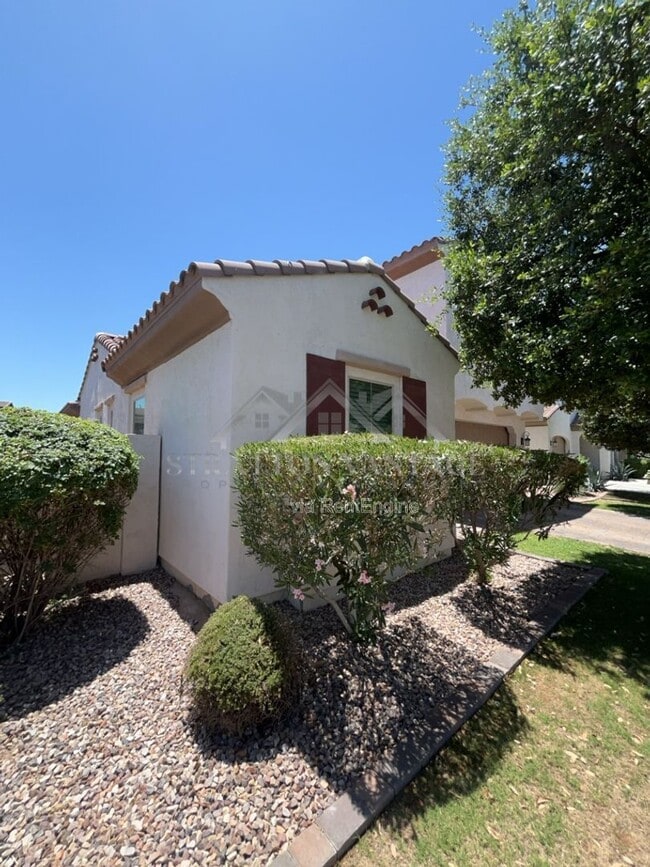 Photo - 945 W Yellowstone Way