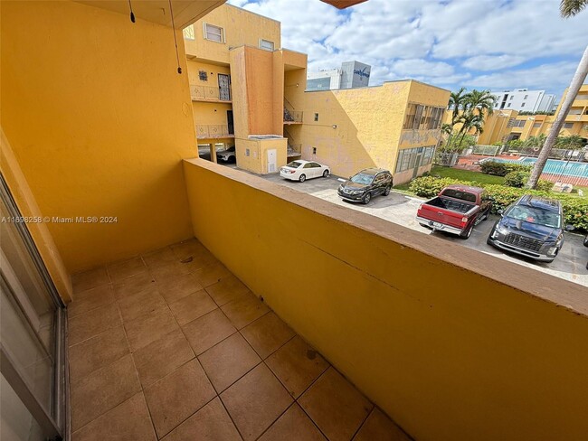 Photo - 1555 W 44th Pl Unidad 252C Rental