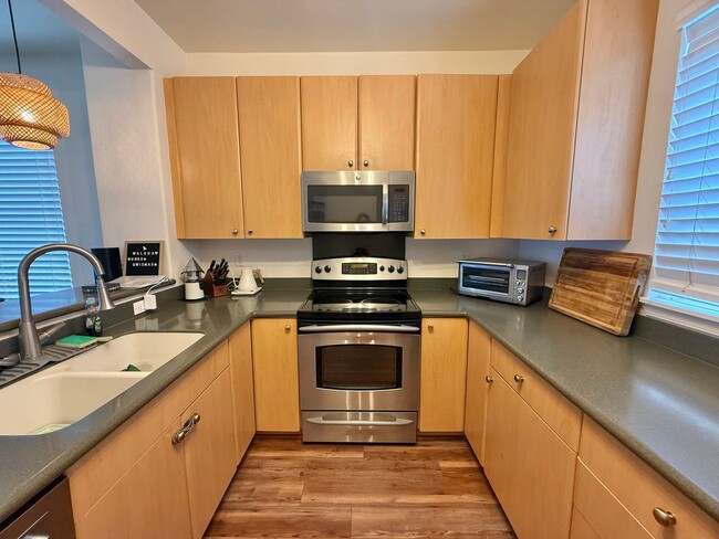 Building Photo - Partially Furnished 3 Bedroom / 2.5 Bathroom Townhome for Rent in Iliahi at Kehalani!