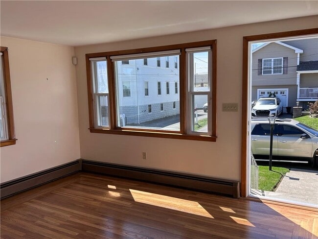 Photo - 9 Custer Ave