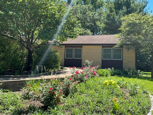 Photo - 2209 Grange Cir