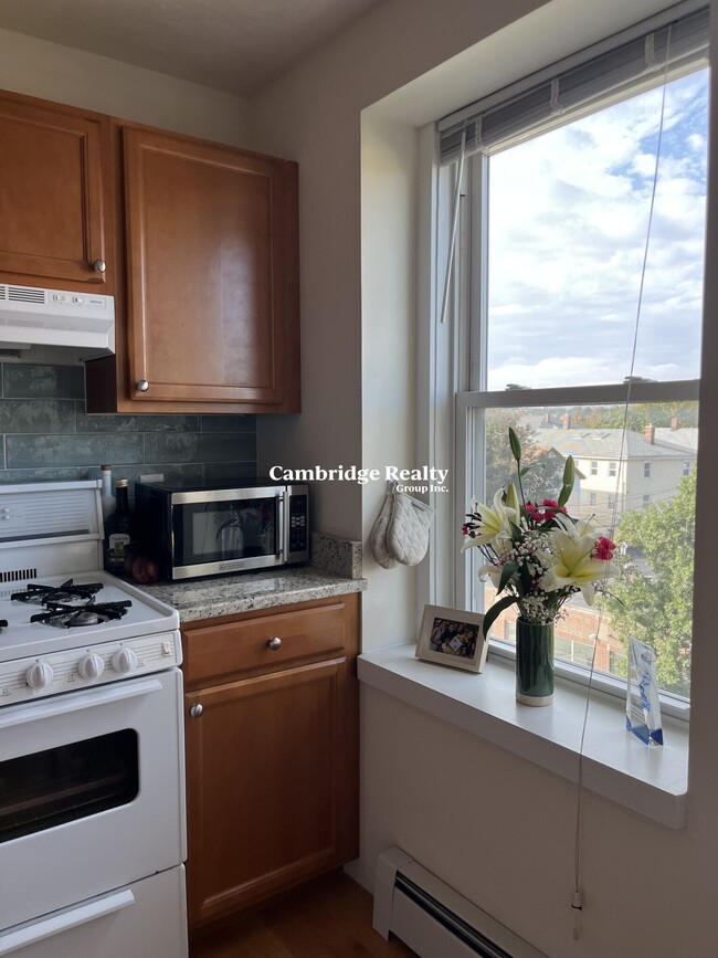 Photo - 1056 Cambridge St Unidad 4T Rental