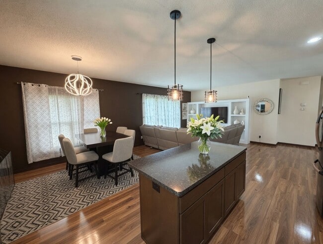 Awesome 4Bed 3Bath Home in Watertown! - Awesome 4Bed 3Bath Home in Watertown!