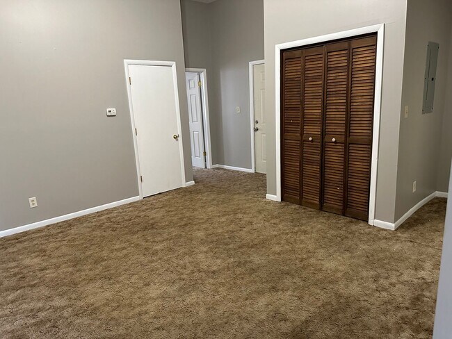 Photo - 285-295 N Cross Street Unidad 290