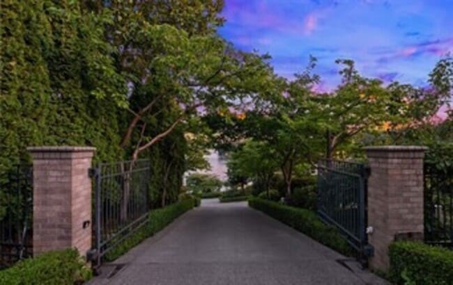 Photo - 16 Enatai Dr