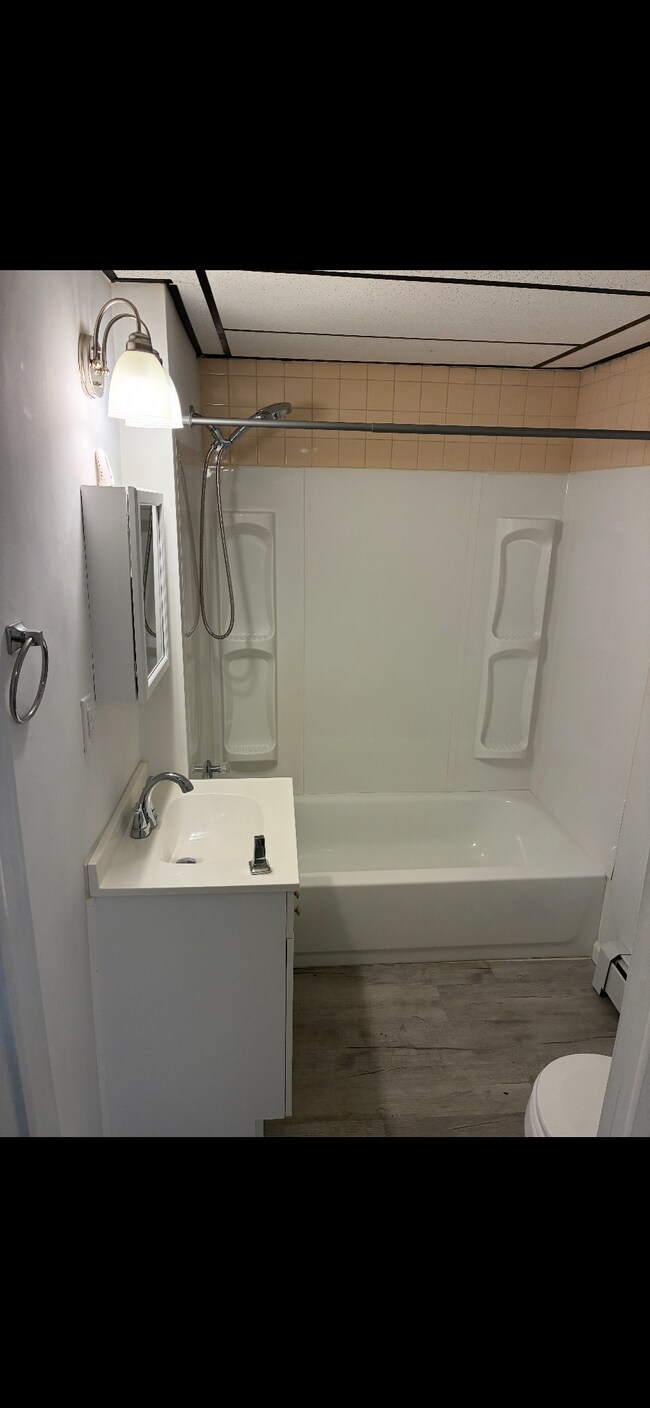 Bathroom - 3 Ross St