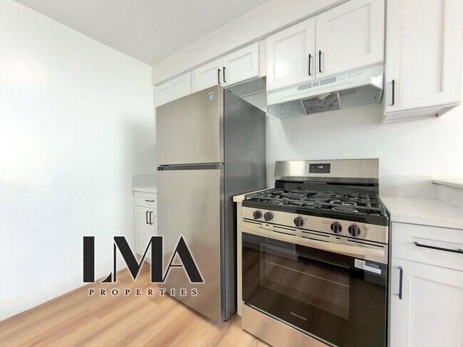 8208 Romaine St Unit 1a