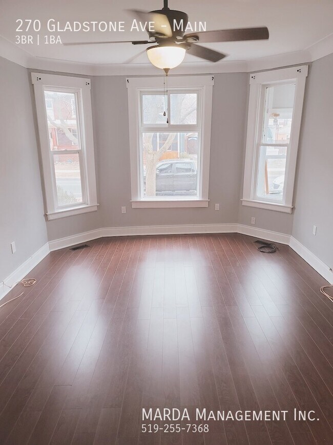 Photo - SPACIOUS 3-BEDROOM/1-BATH MAIN FLOOR UNIT IN WALKERVILLE + HYDRO & GAS Unité Main