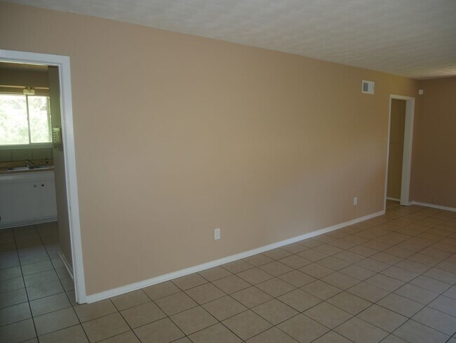 Photo - ****JUST REDUCED****1416 Vicksburg Drive S...