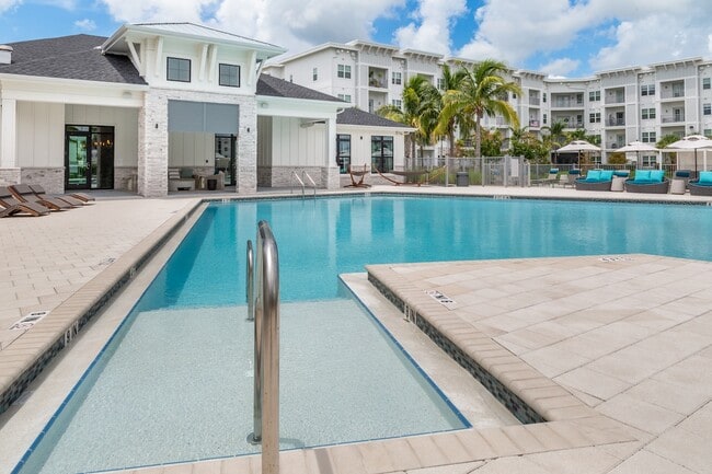 Photo - Oasis at Surfside* Apartamentos