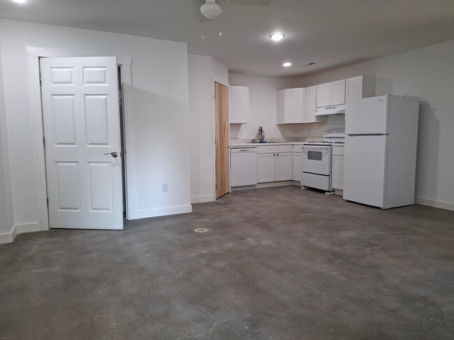 Kitchen - 48 Lena Dr Unit 48 Lena DR