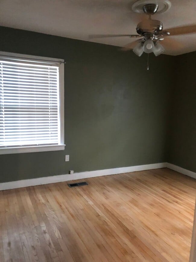 Photo - 704 N Maple St