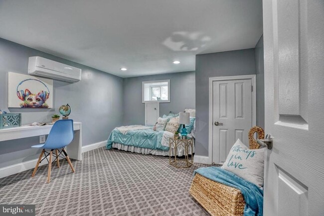 Photo - 829 N Montford Ave