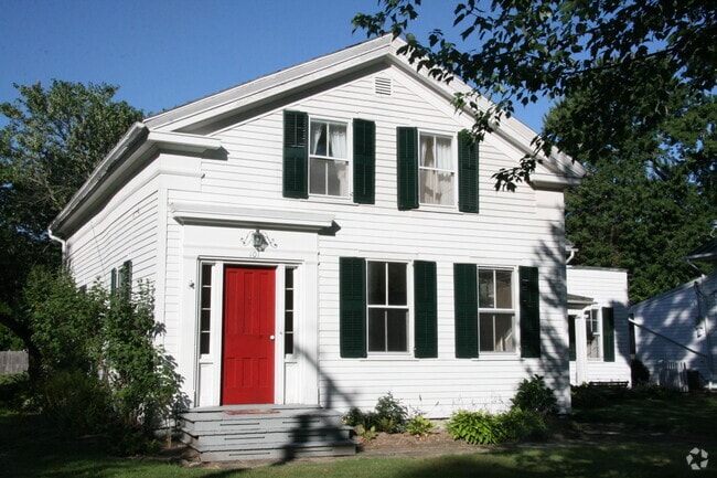 Building Photo - 101 Center St Rental