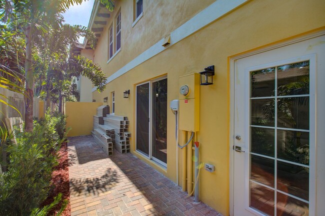 Bermuda Cay Townhomes - Bermuda Cay Townhomes