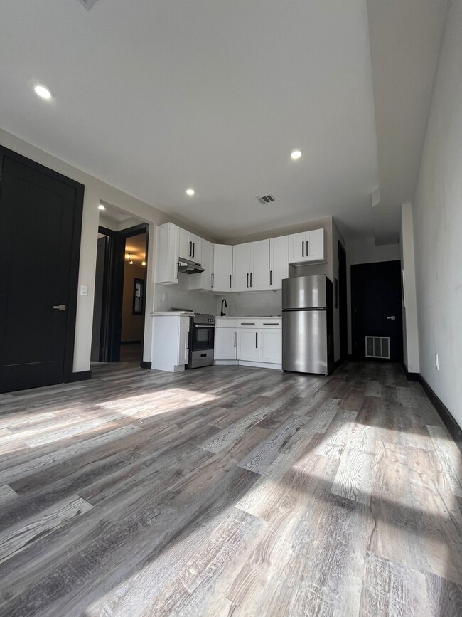 Building Photo - 54 Lincoln St Unit 302