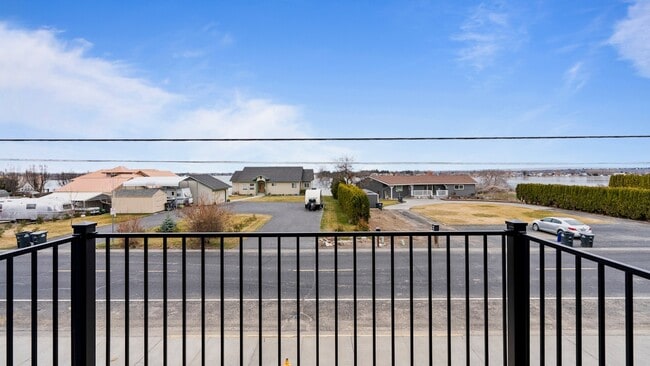Building Photo - 2625 W Marina Dr