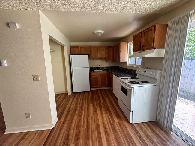 Photo - HOLM-4192SW17 Unit 1