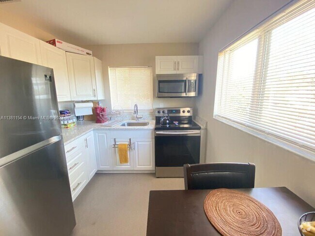 Building Photo - 441 NW 7th Terrace Rental