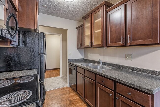 Delta Square Apartments - Lansing, MI