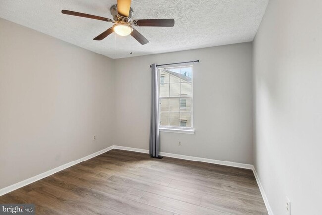 Photo - 1605 Woodview Ct