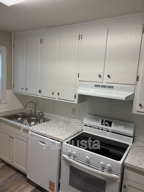 Photo - 1538 Heath St