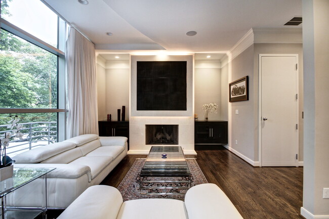 Photo - 3695 Peachtree Rd NE Townhome