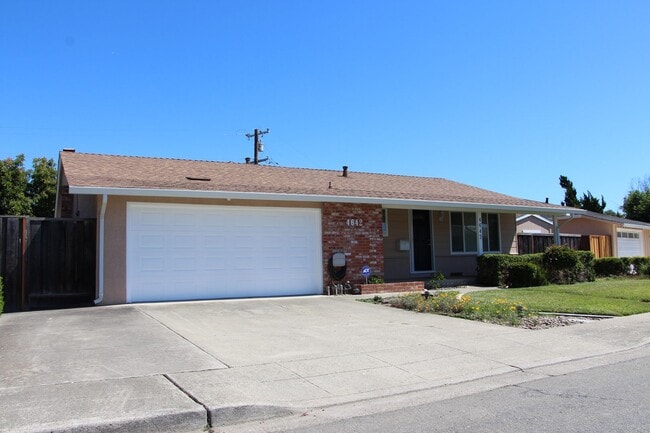 Building Photo - 4642 Hampshire Way