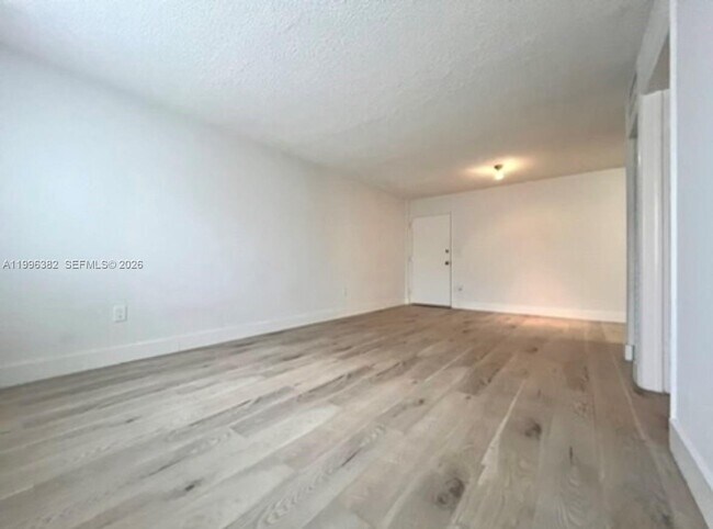 Photo - 444 SW 4th St Unidad 204