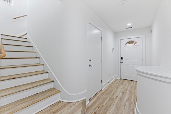 Photo - 5941 S Loop E