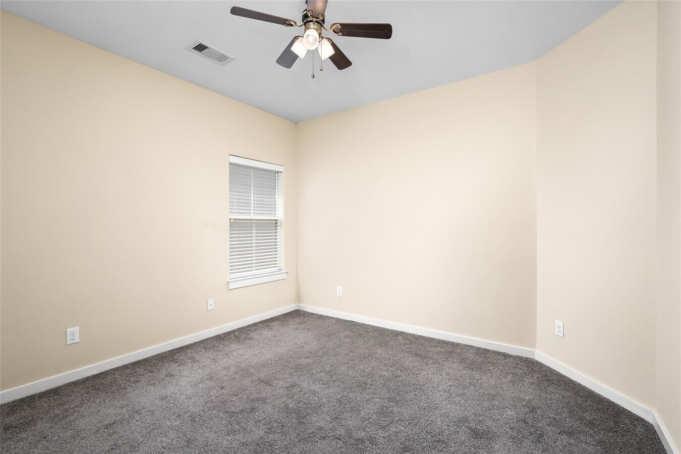 Photo - 6039 Yale St